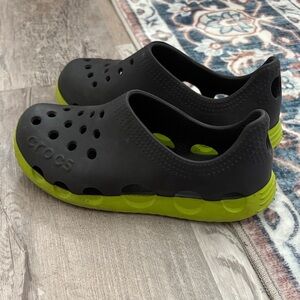 CROCS Duet Orb Slip On Shoes Kids Size 2 Navy And Lime Green